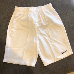 White Nike unisex shorts, size L